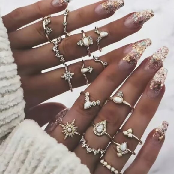 Large Lot of 77 Boutique Ring Sets (8 Sets) - Picture 7 of 9